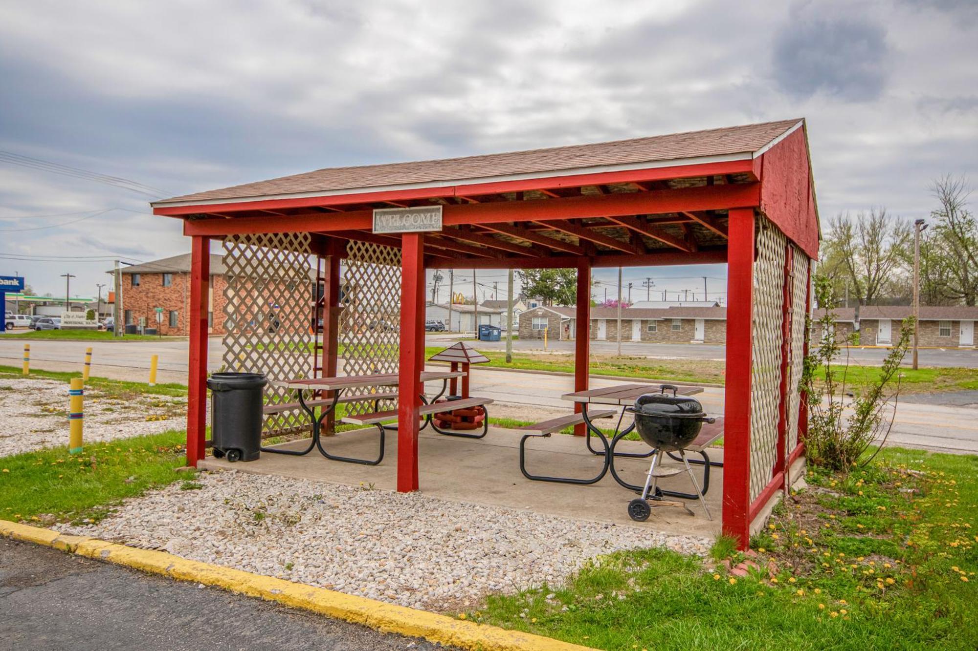 Oyo Travelier Motel Macon ภายนอก รูปภาพ